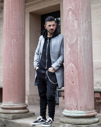 Какой худи носить с серым длинным пальто