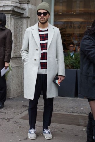 С чем носить серое длинное пальто