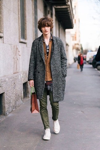 С чем носить серое длинное пальто