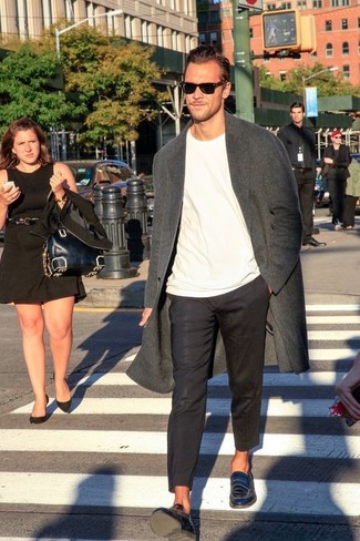 Какие лоферы носить с серым длинным пальто