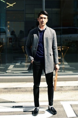 Какие лоферы носить с серым длинным пальто