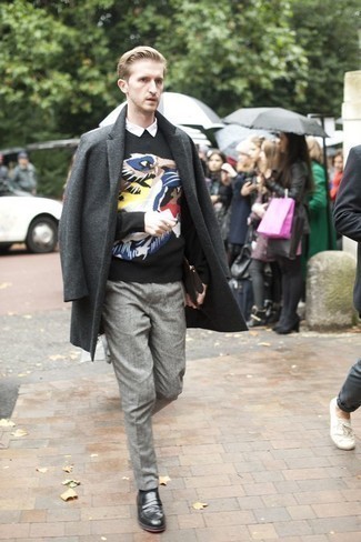 Какие лоферы носить с серым длинным пальто