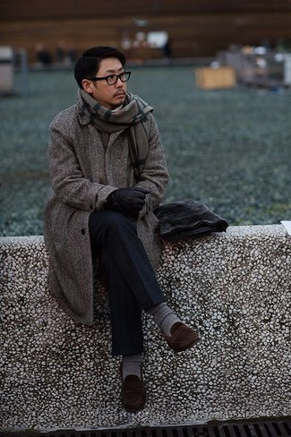 Какие лоферы носить с серым длинным пальто