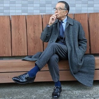 Какие монки носить с серым длинным пальто