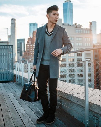 Какие свитера с v-образным вырезом носить с серым длинным пальто