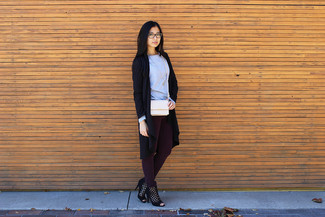 Какое пальто дастер носить с серым свободным свитером