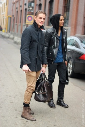 С чем носить серое полупальто