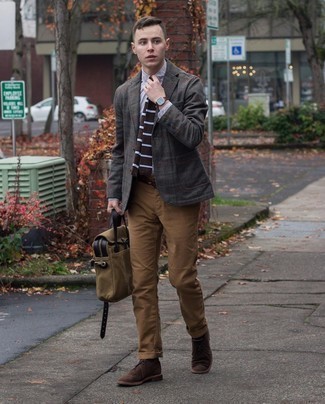 Как носить серый пиджак в шотландскую клетку с коричневыми брюками чинос