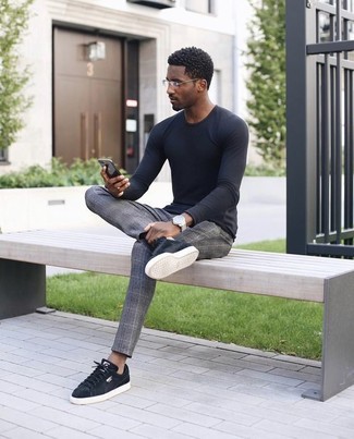 С чем носить серые брюки в шотландскую клетку мужчине лето