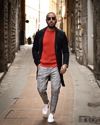 С чем носить серые брюки в шотландскую клетку мужчине