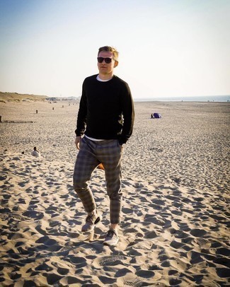 С чем носить серые брюки в шотландскую клетку мужчине весна