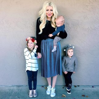 С чем носить серую юбку со складками