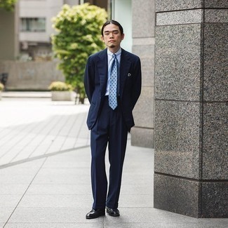 С чем носить серый нагрудный платок