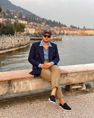 С чем носить серый нагрудный платок