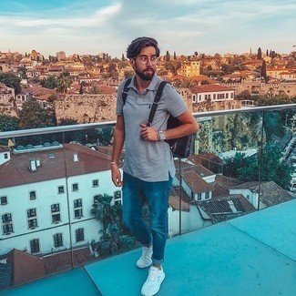 Какие кроссовки носить с серой футболкой-поло мужчине