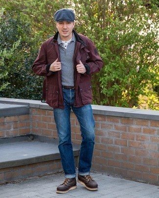 Какие джинсы носить с серой футболкой-поло мужчине