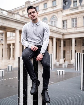 Какие джинсы носить с серым свитером с воротником поло мужчине