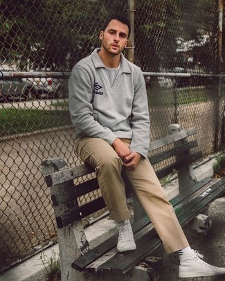 С чем носить серый свитер с воротником поло мужчине
