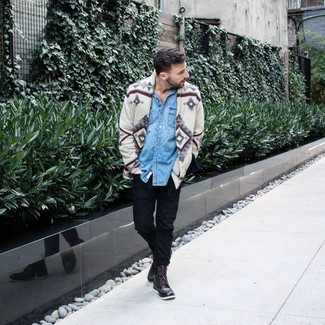 С чем носить серый кардиган с принтом мужчине