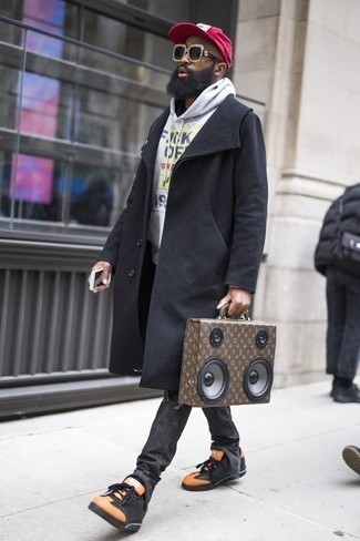 Как носить серый худи с принтом с серым длинным пальто