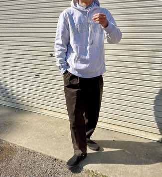 С чем носить серый худи с принтом мужчине