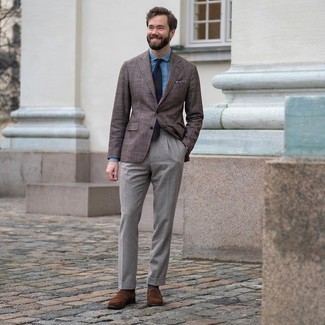 С чем носить серый нагрудный платок с принтом