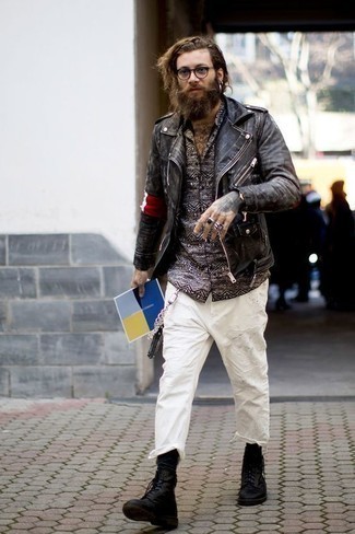 С чем носить серую рубашку с принтом мужчине