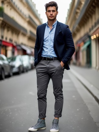 С чем носить серые кеды с принтом мужчине