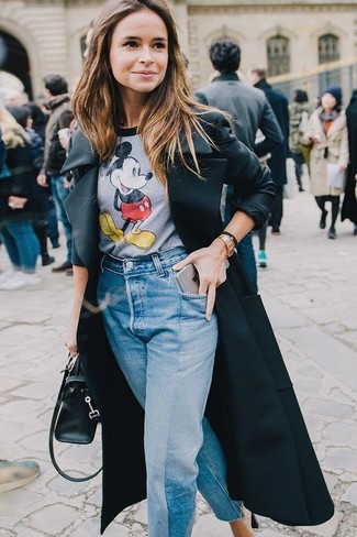 С чем носить серую футболку с принтом женщине