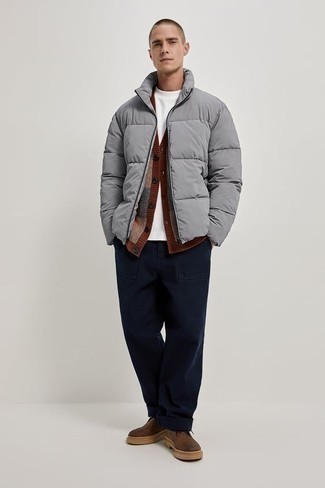 С чем носить серую куртку-пуховик мужчине