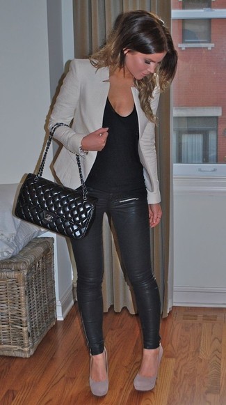 Какие майки носить с серыми туфлями