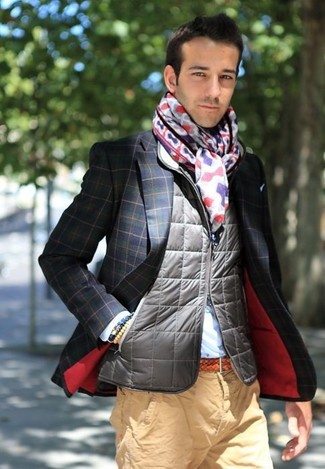 С чем носить серую стеганую куртку мужчине