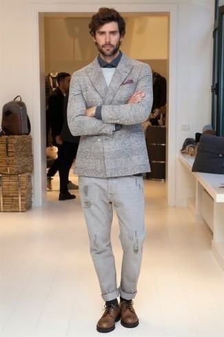 С чем носить серые рваные джинсы мужчине