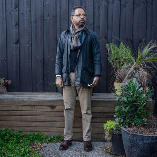 С чем носить серый шарф мужчине