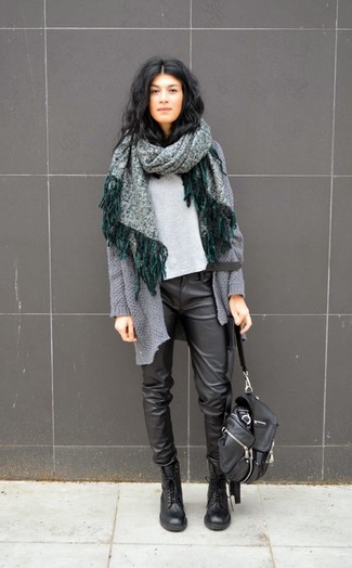 С чем носить серый палантин