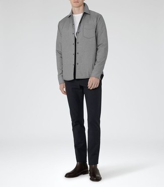 Как носить серую куртку-рубашку с черными брюками чинос