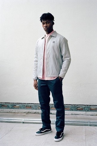 С чем носить серую куртку-рубашку мужчине