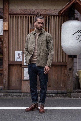 С чем носить серую куртку-рубашку мужчине