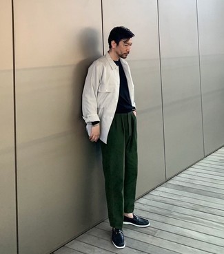 С чем носить серую рубашку мужчине