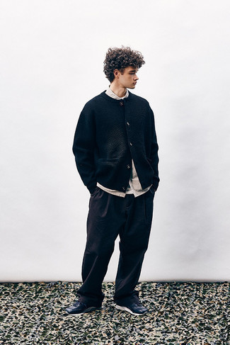 С чем носить серую рубашку мужчине