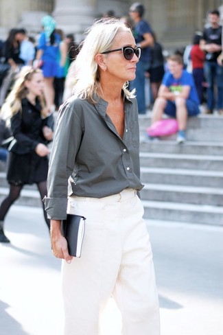 С чем носить серую рубашку женщине