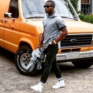 С чем носить серый худи с коротким рукавом мужчине