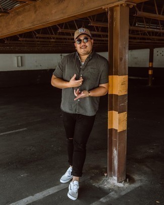 Какие майки носить с серой рубашкой с коротким рукавом мужчине