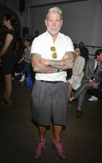 Какие кроссовки носить с серыми шортами мужчине