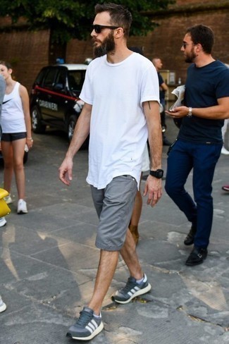 Какие кроссовки носить с серыми шортами мужчине