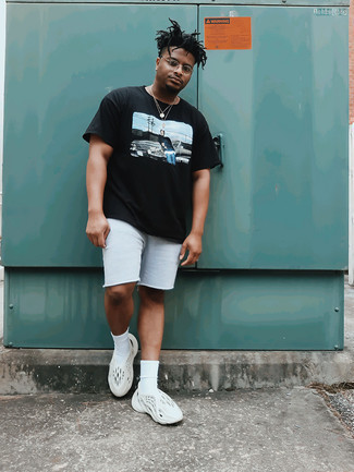 Какие кроссовки носить с серыми шортами мужчине