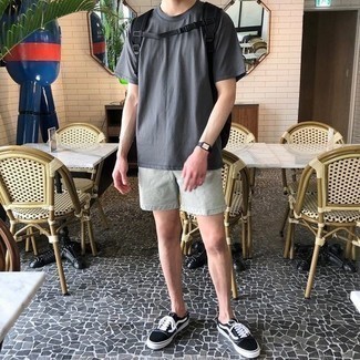 С чем носить серые шорты мужчине