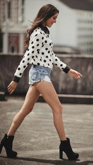 С чем носить серые шорты женщине