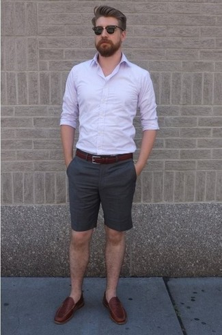 Какие рубашки с длинным рукавом носить с серыми шортами мужчине