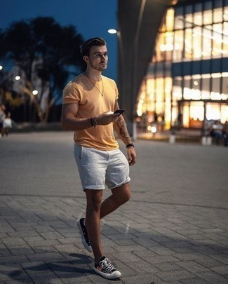 Какие низкие кеды носить с серыми шортами мужчине